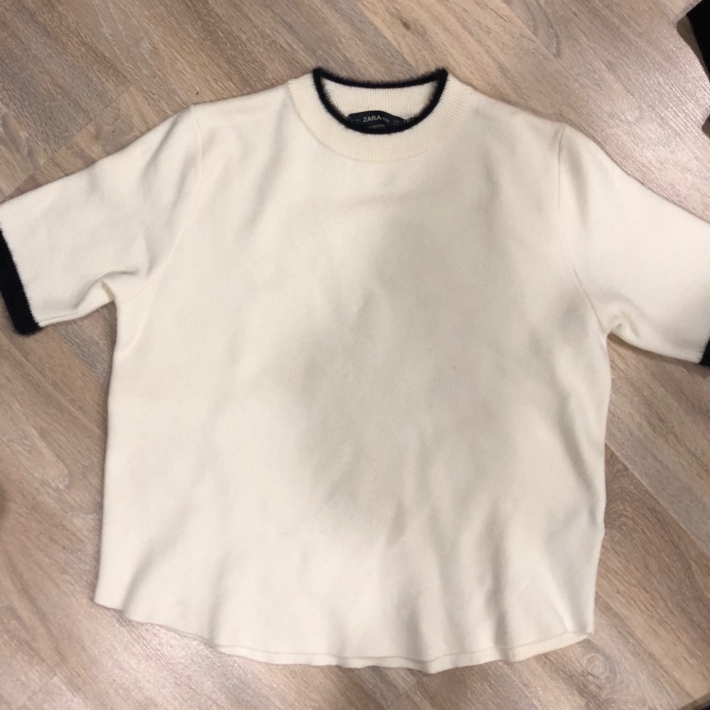 Zara knit white sweater with black lining